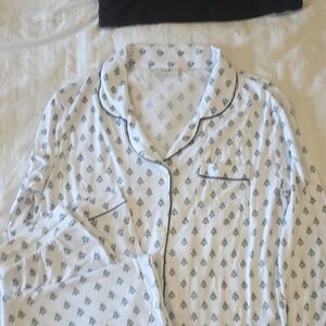 Comfrt Classic White Pajama Set with Green Print and Green Piping